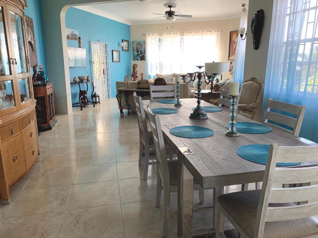 Bella Vista Vacation Apartment มอนเทโกเบย์ ภายนอก รูปภาพ